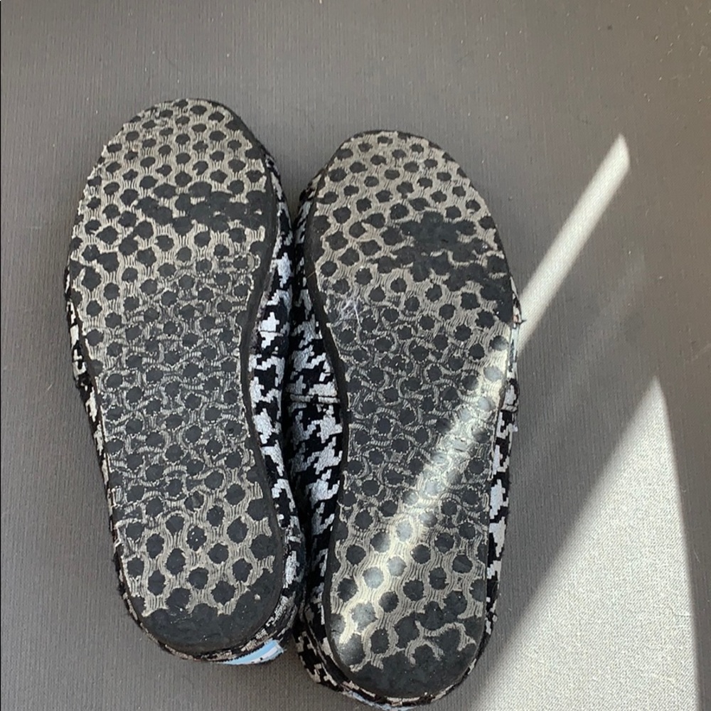 TOMS - Picture 2 of 2
